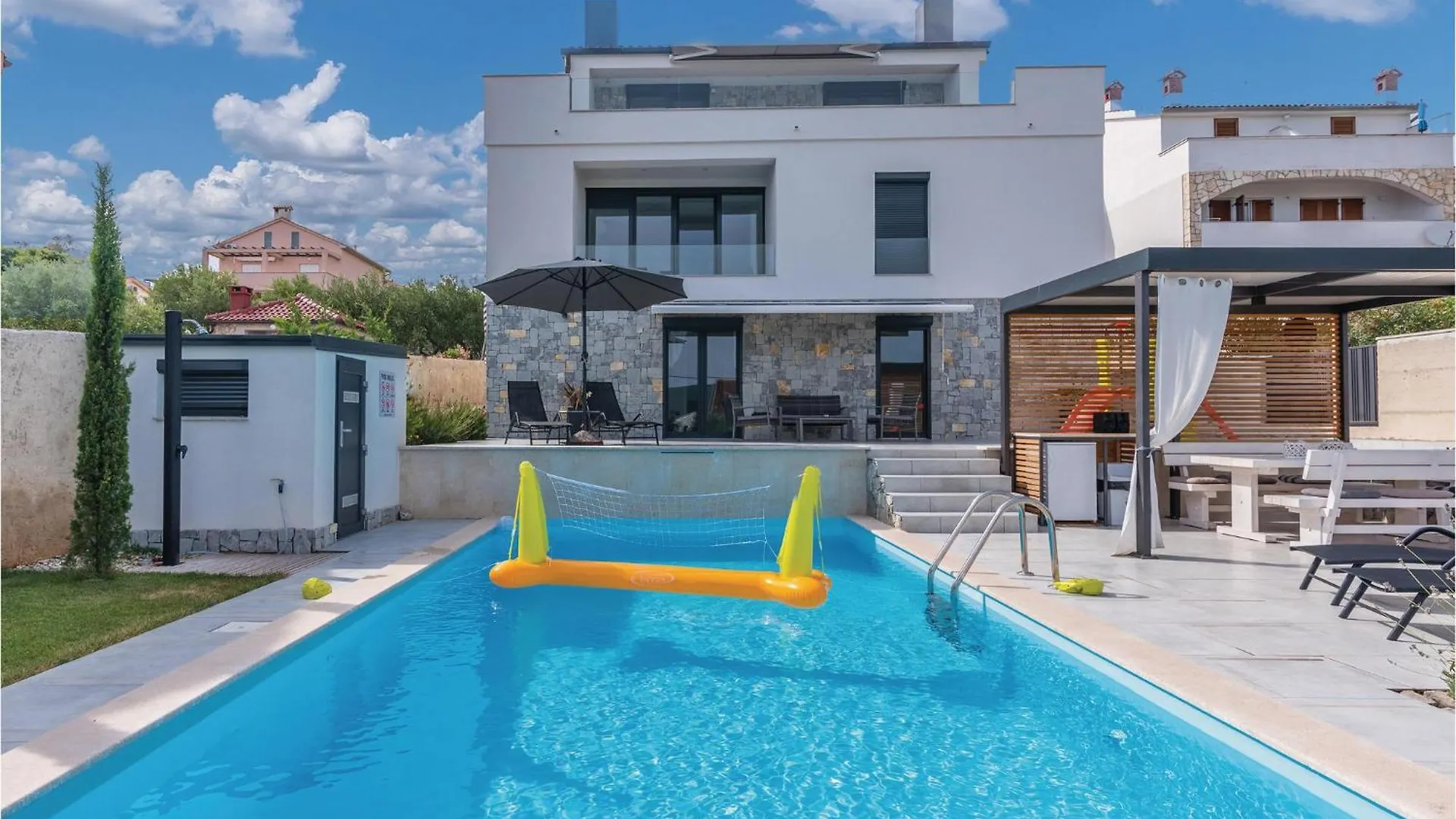 Pet Friendly Home In Kornic With Kitchen